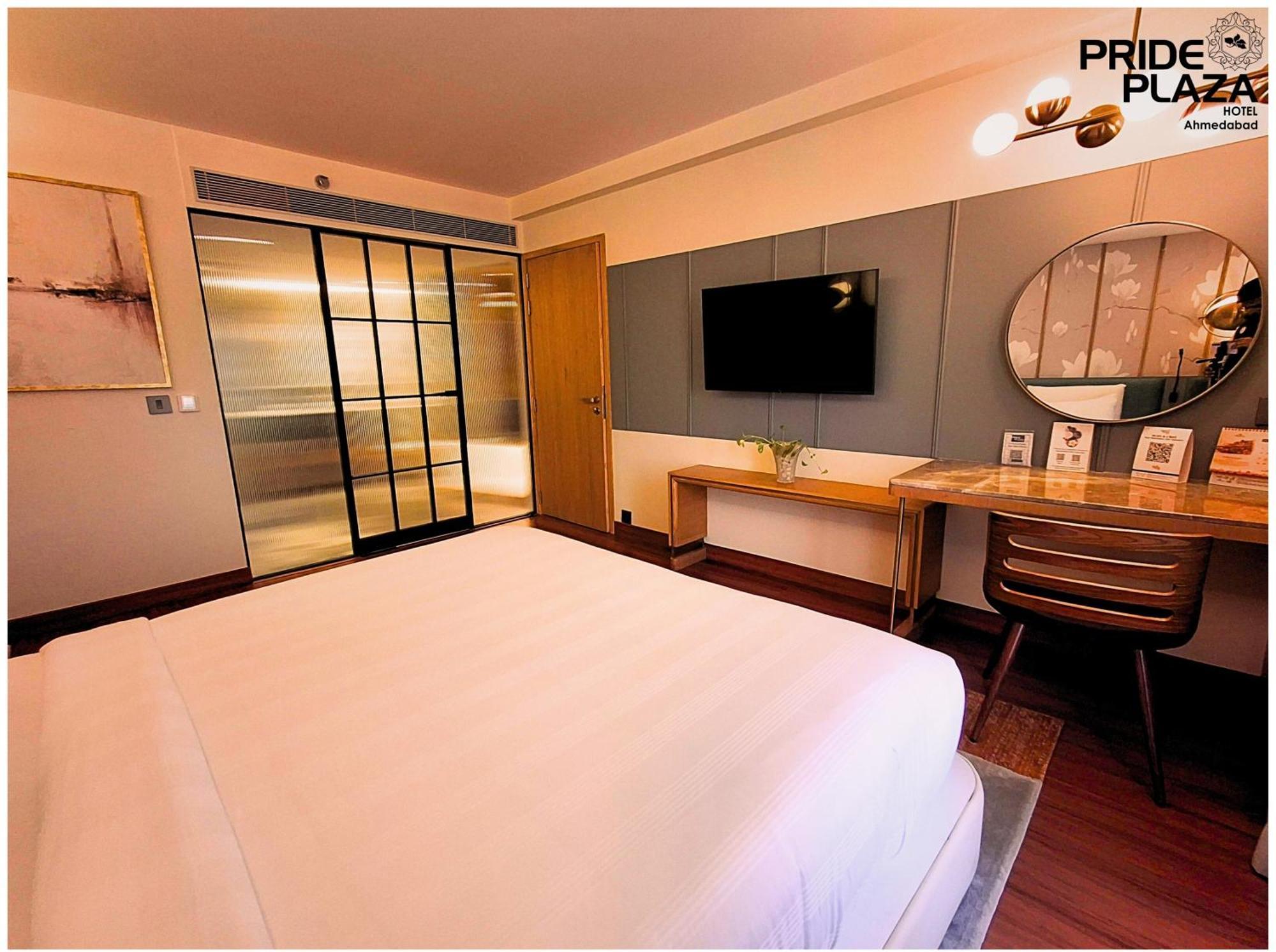 Pride Plaza Hotel, Ahmadábád Exteriér fotografie